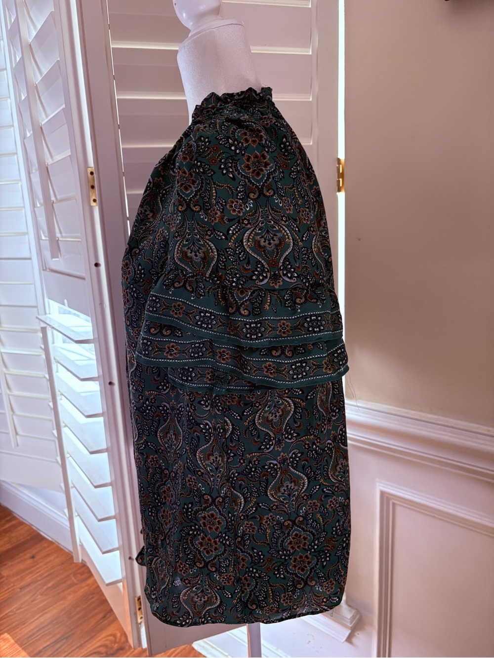 Max Studio Green Paisley Ruffle Neck Blouse - Picture 4 of 10